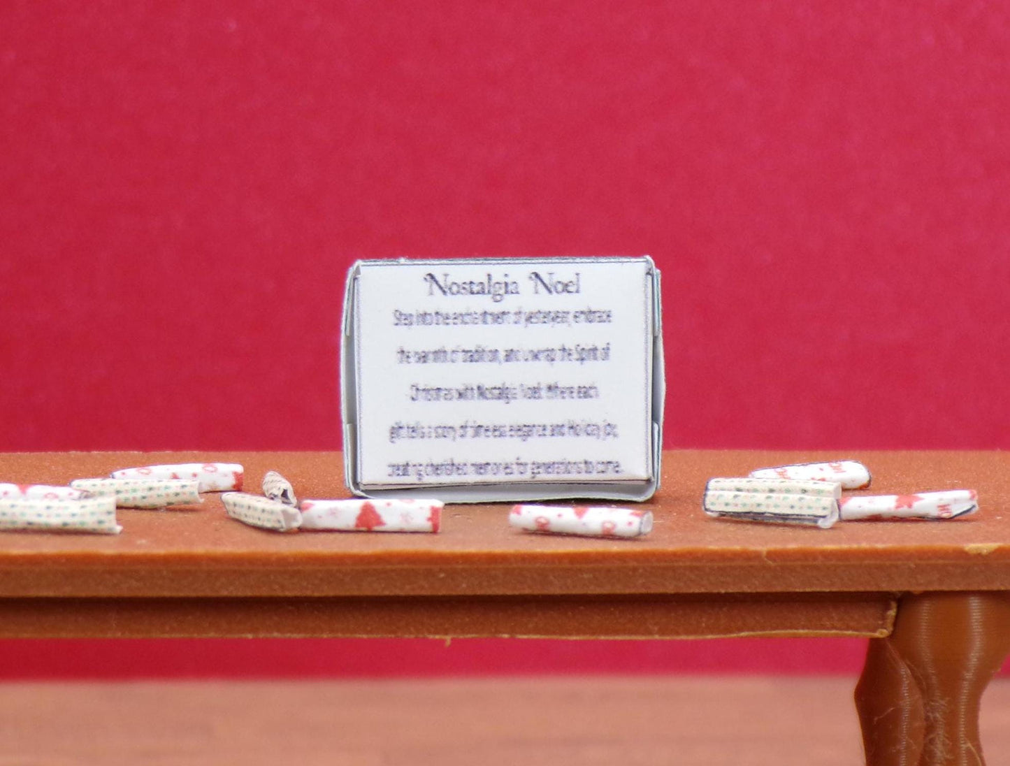 1:24 Scale 12 Christmas Crackers and Box - MstrcrftMinis - 1170