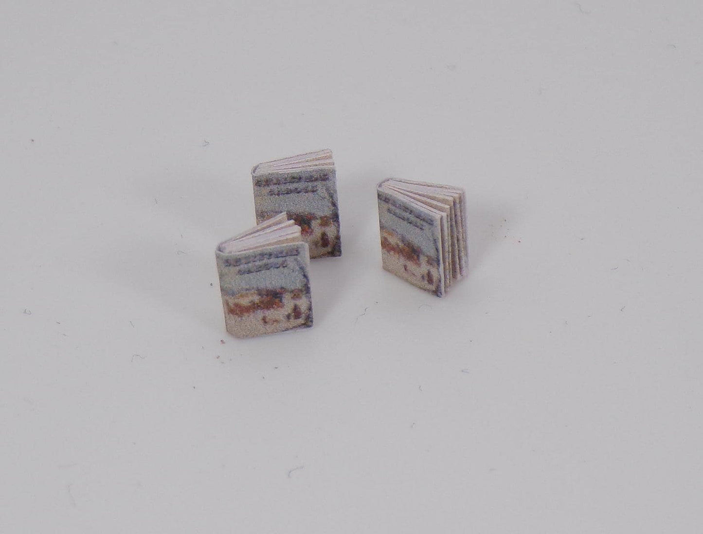 1:24 Scale Christmas Caroling Book - MstrcrftMinis - 1050