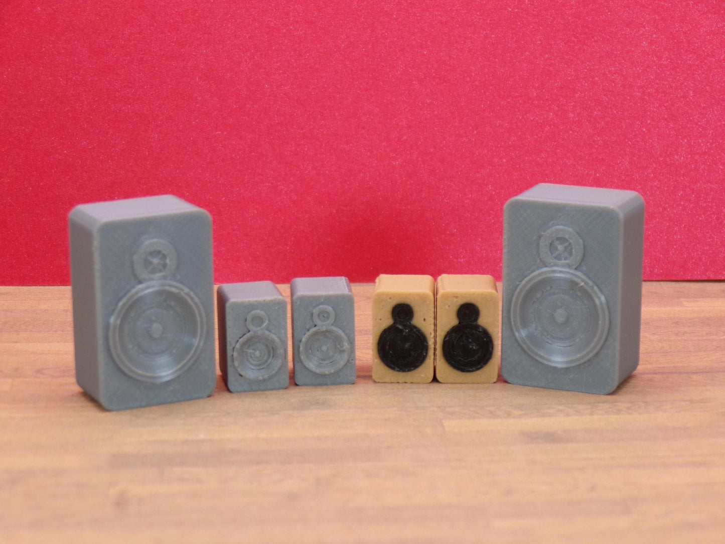 1:24 Scale Miniature Speaker Sets (Grey, Woodgrain) - 1/25 Scale and G Scale Compatible - MstrcrftMinis - 1280