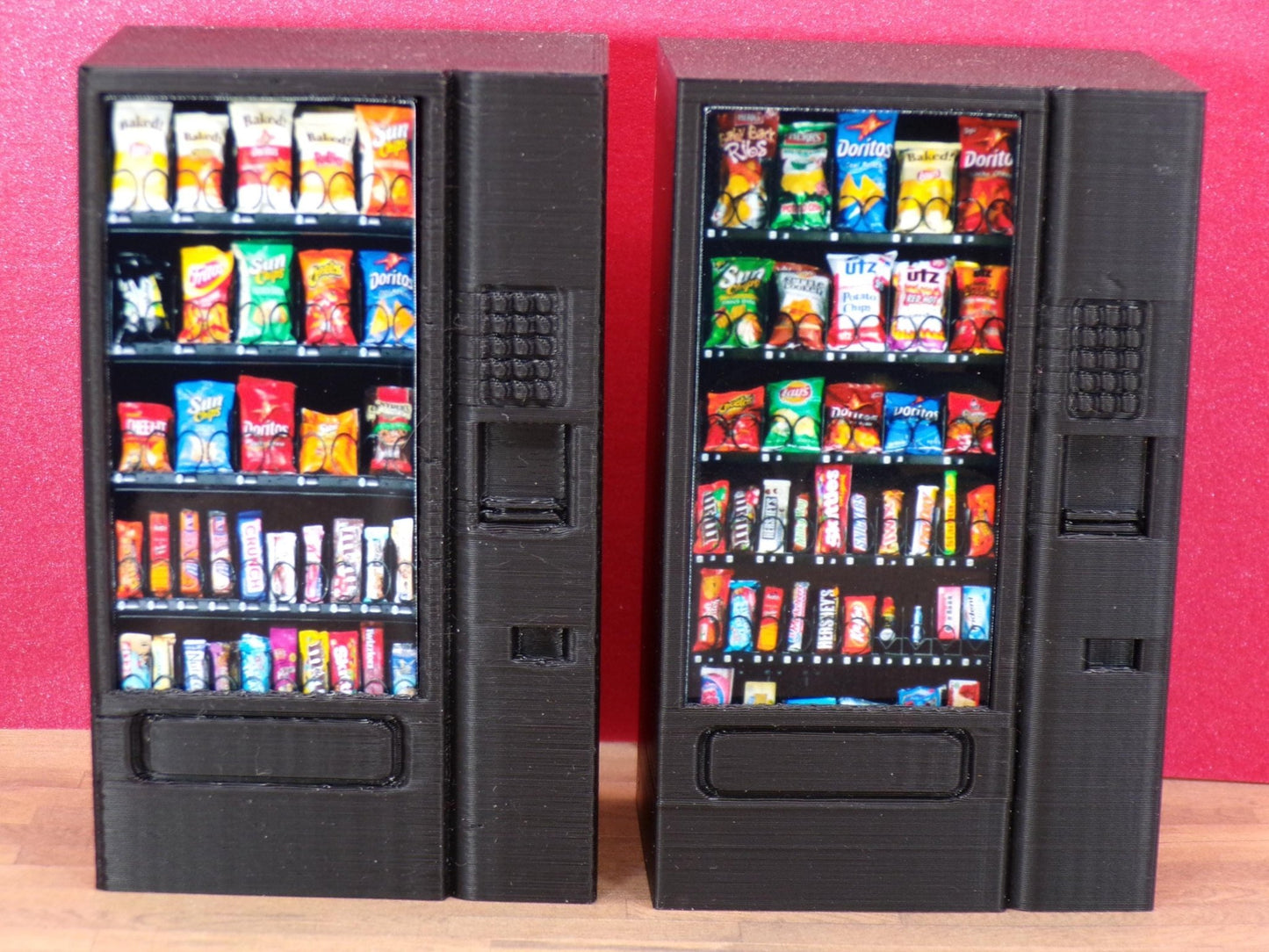 Candy & Chip Vending Machine – 1:24 Scale Miniature - MstrcrftMinis - 1406