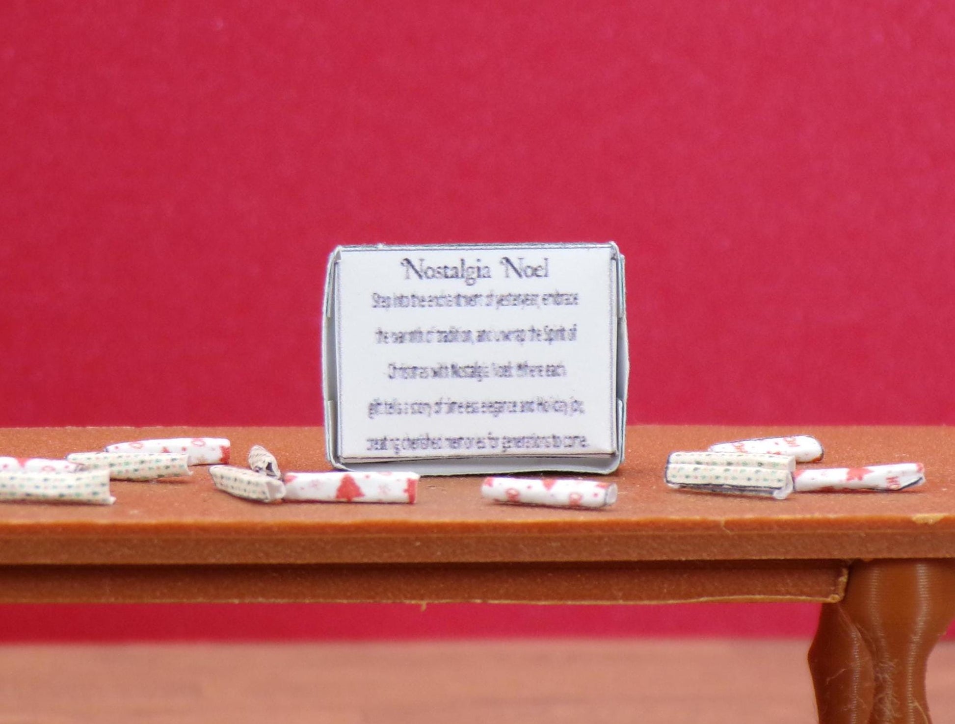 1:24 Scale 12 Christmas Crackers and Box - MstrcrftMinis - 1170