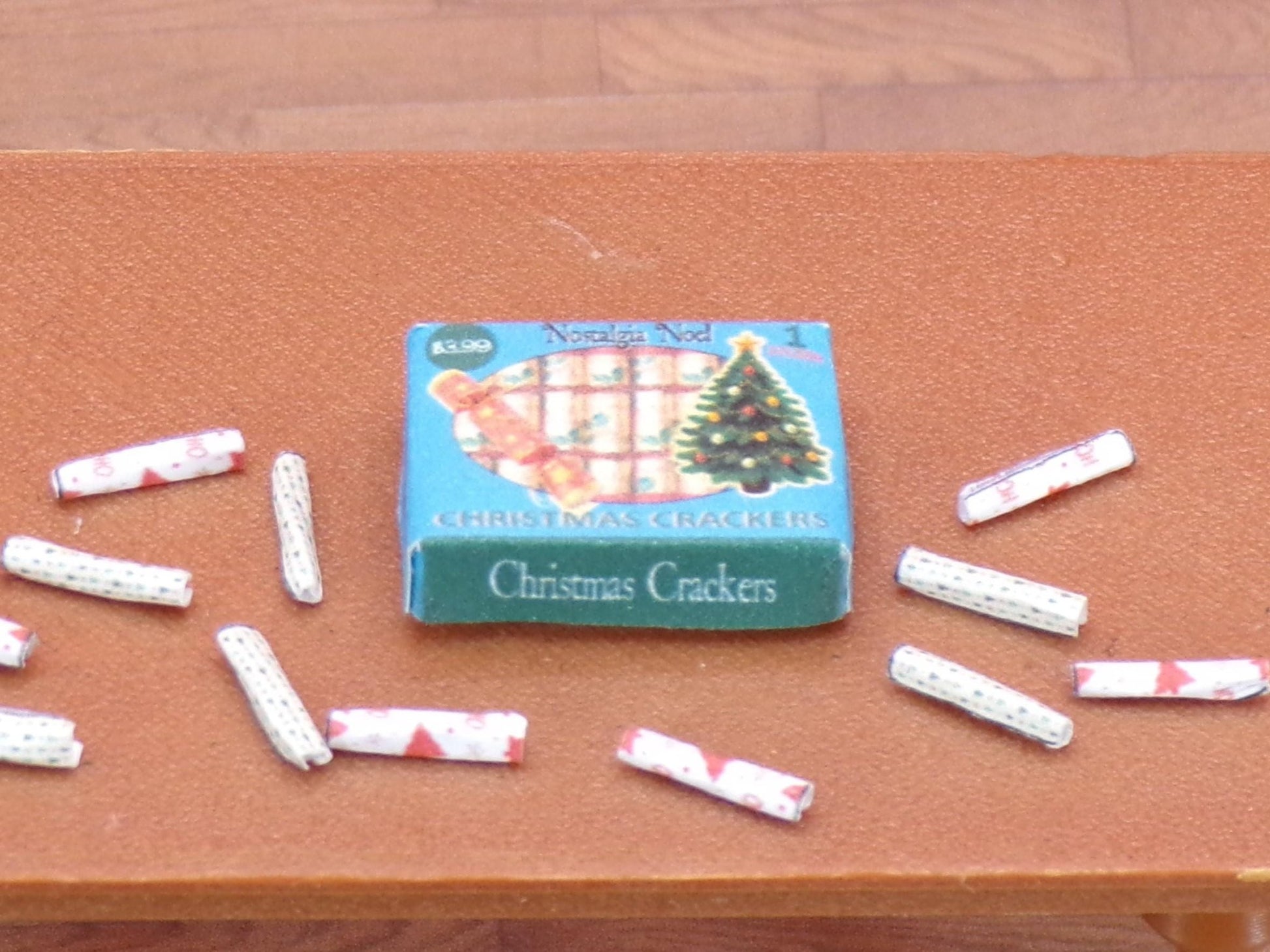 1:24 Scale 12 Christmas Crackers and Box - MstrcrftMinis - 1170
