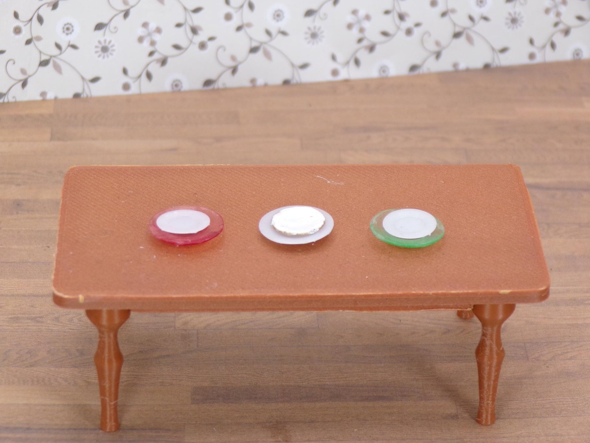 1:24 Scale 12" Dinner Plate Chargers (6) in Red, Green, or White - MstrcrftMinis - 1140