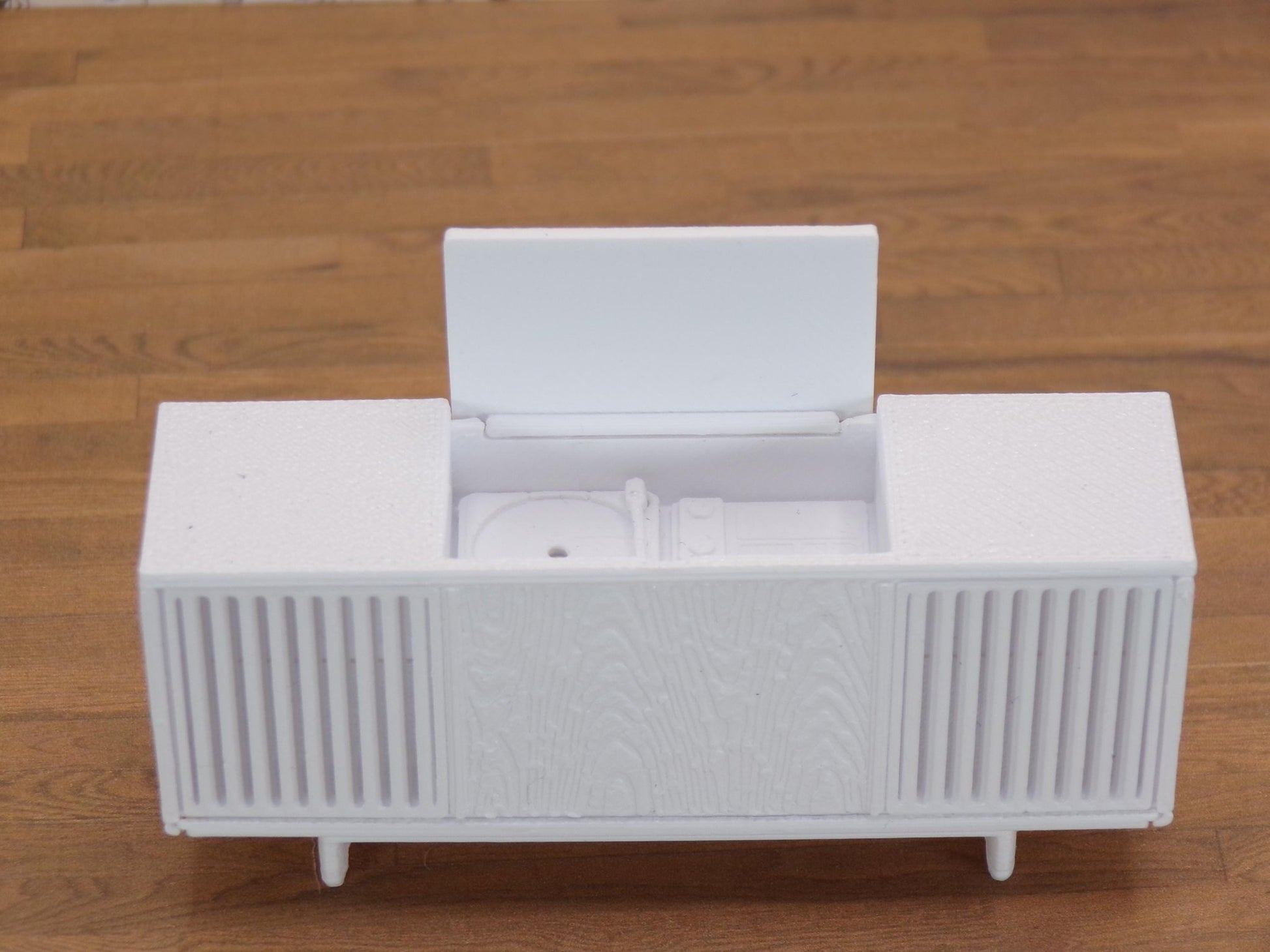 1:24 Scale 1970s Console Stereo with Turntable & Wood Grain Cabinet – Miniature Vintage Hi - Fi Furniture | 1/25 Scale | G Scale - MstrcrftMinis - 1255