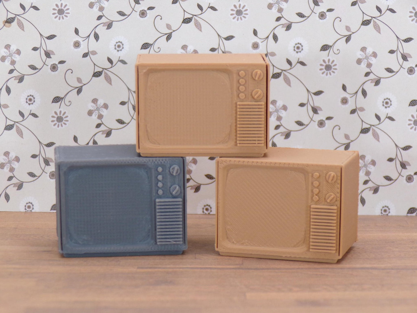 1:24 Scale 1970s Tube TV – Miniature Vintage Television for Dollhouse & Diorama | 1/25 Scale | G Scale - MstrcrftMinis - 1257