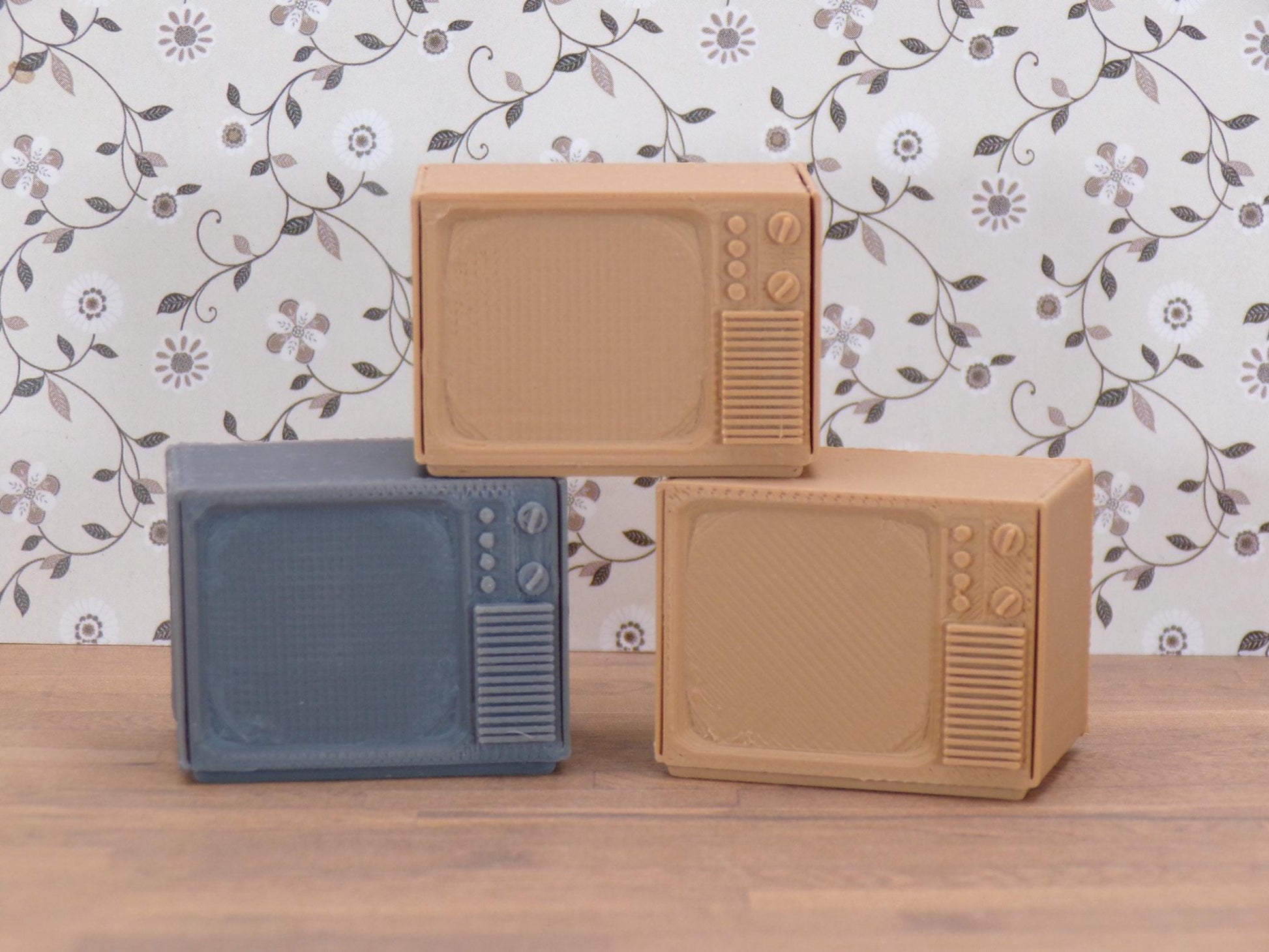 1:24 Scale 1970s Tube TV – Miniature Vintage Television for Dollhouse & Diorama | 1/25 Scale | G Scale - MstrcrftMinis - 1257