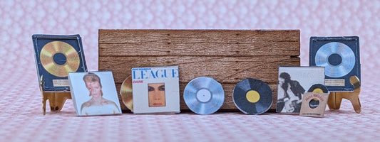 1:24 Scale 33 - RPM and 45 - RPM Records, Albums, and Sleeves - MstrcrftMinis - 1028