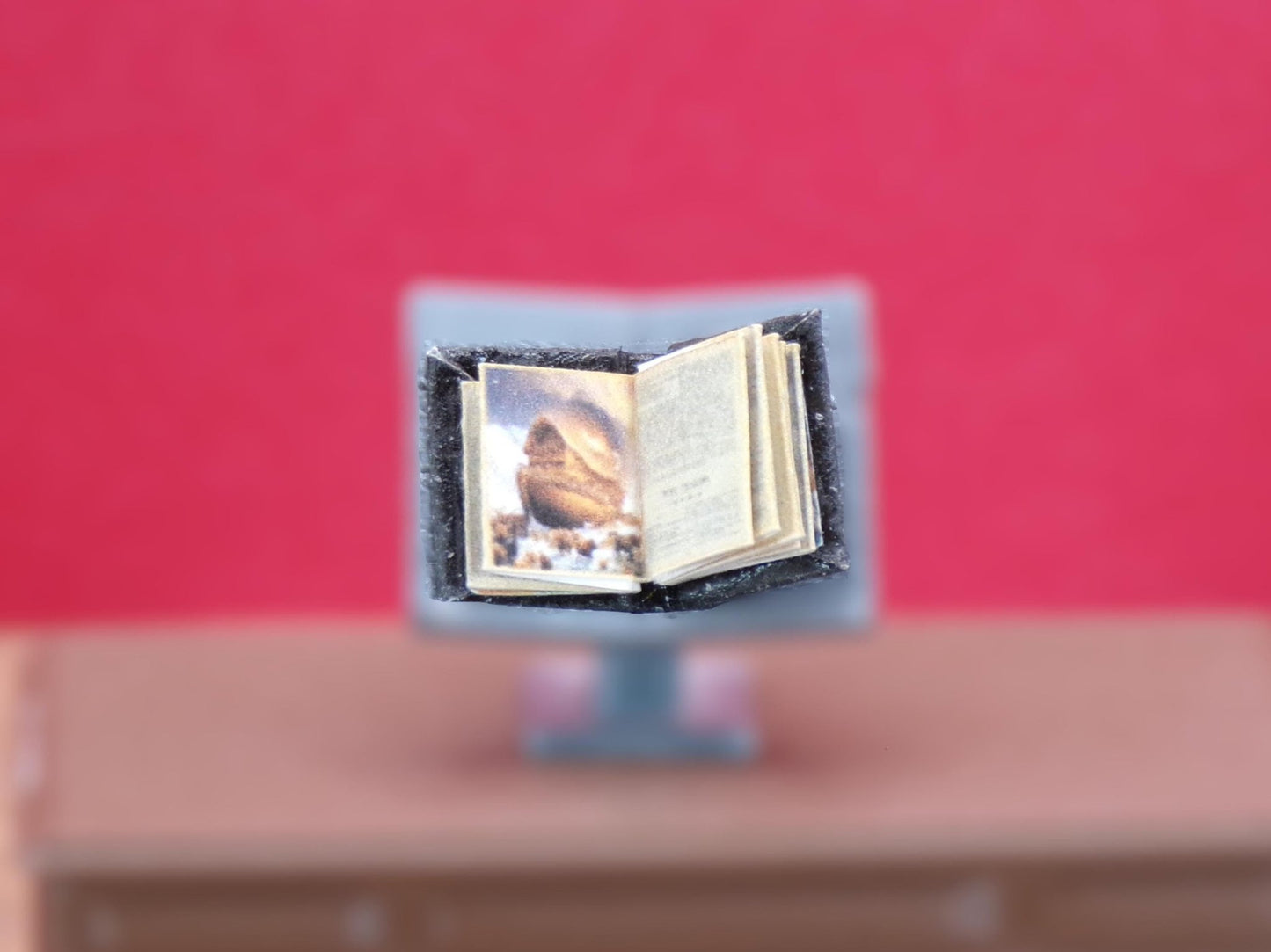 1:24 Scale Bible - MstrcrftMinis - 1174