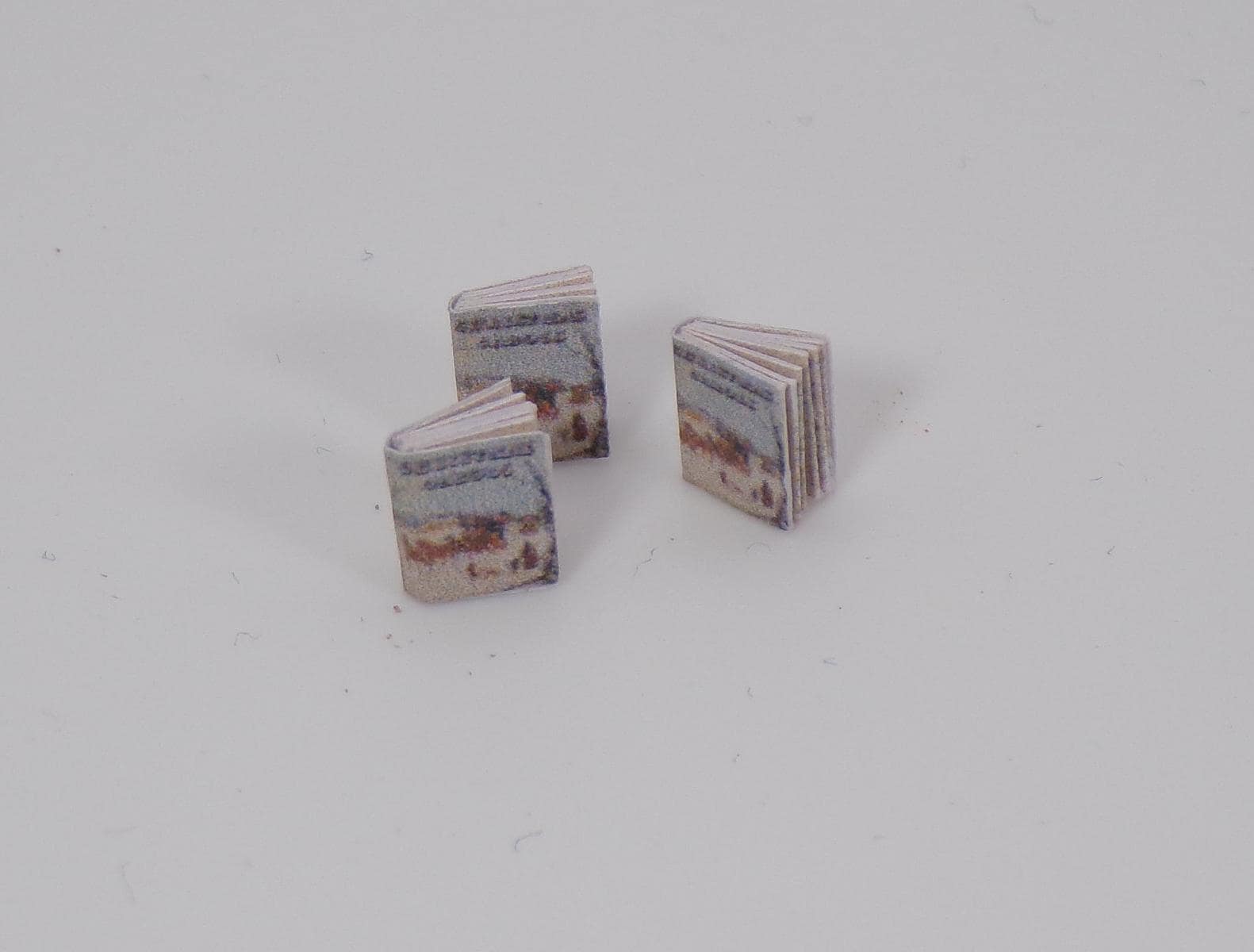 1:24 Scale Christmas Caroling Book - MstrcrftMinis - 1050
