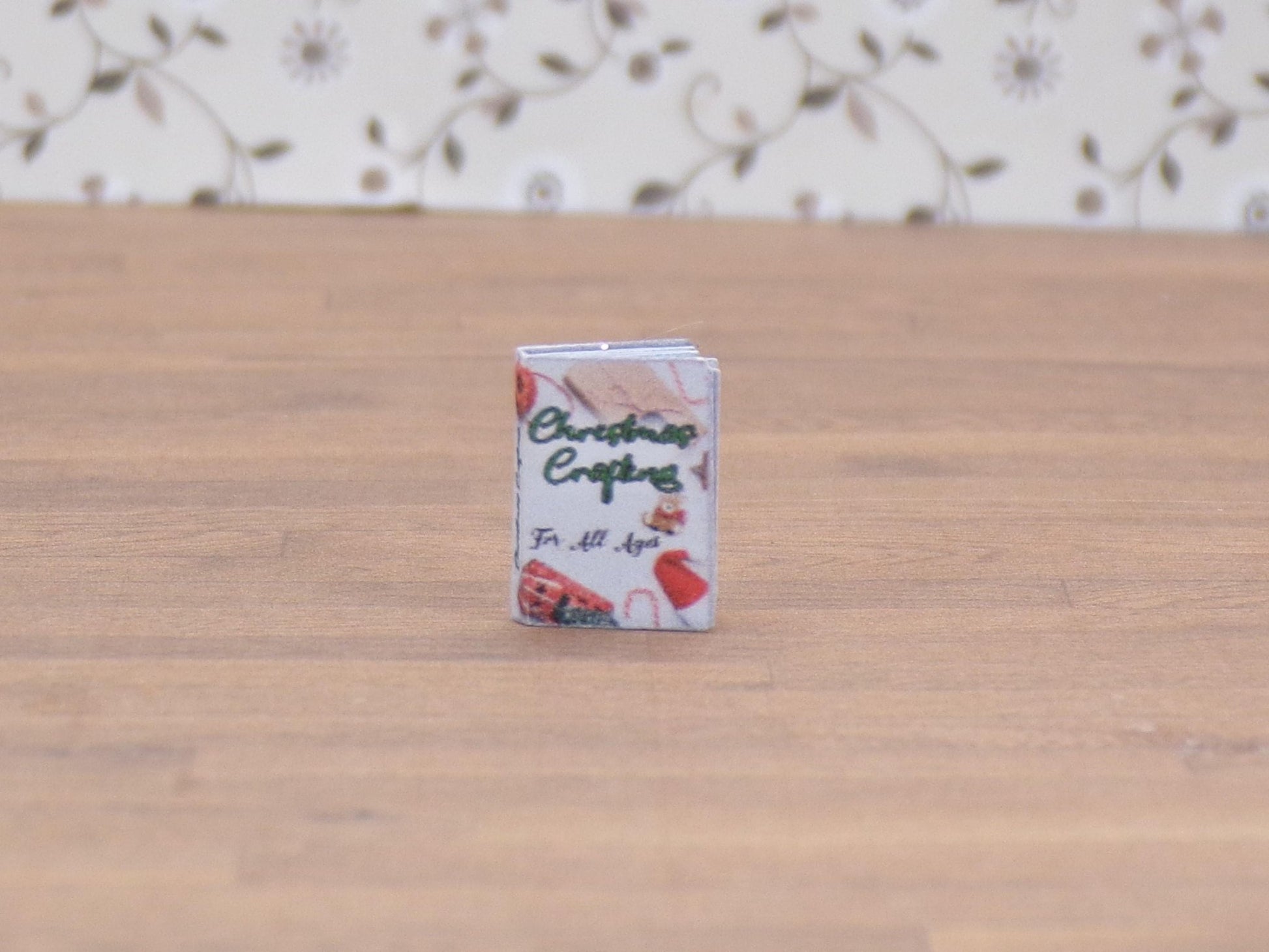 1:24 Scale Christmas Crafting - Holiday Crafting - MstrcrftMinis - 1051