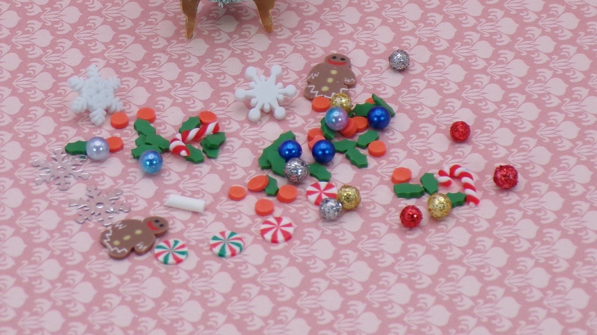 1:24 Scale Christmas Wreath Decorating Kit - MstrcrftMinis - 1065