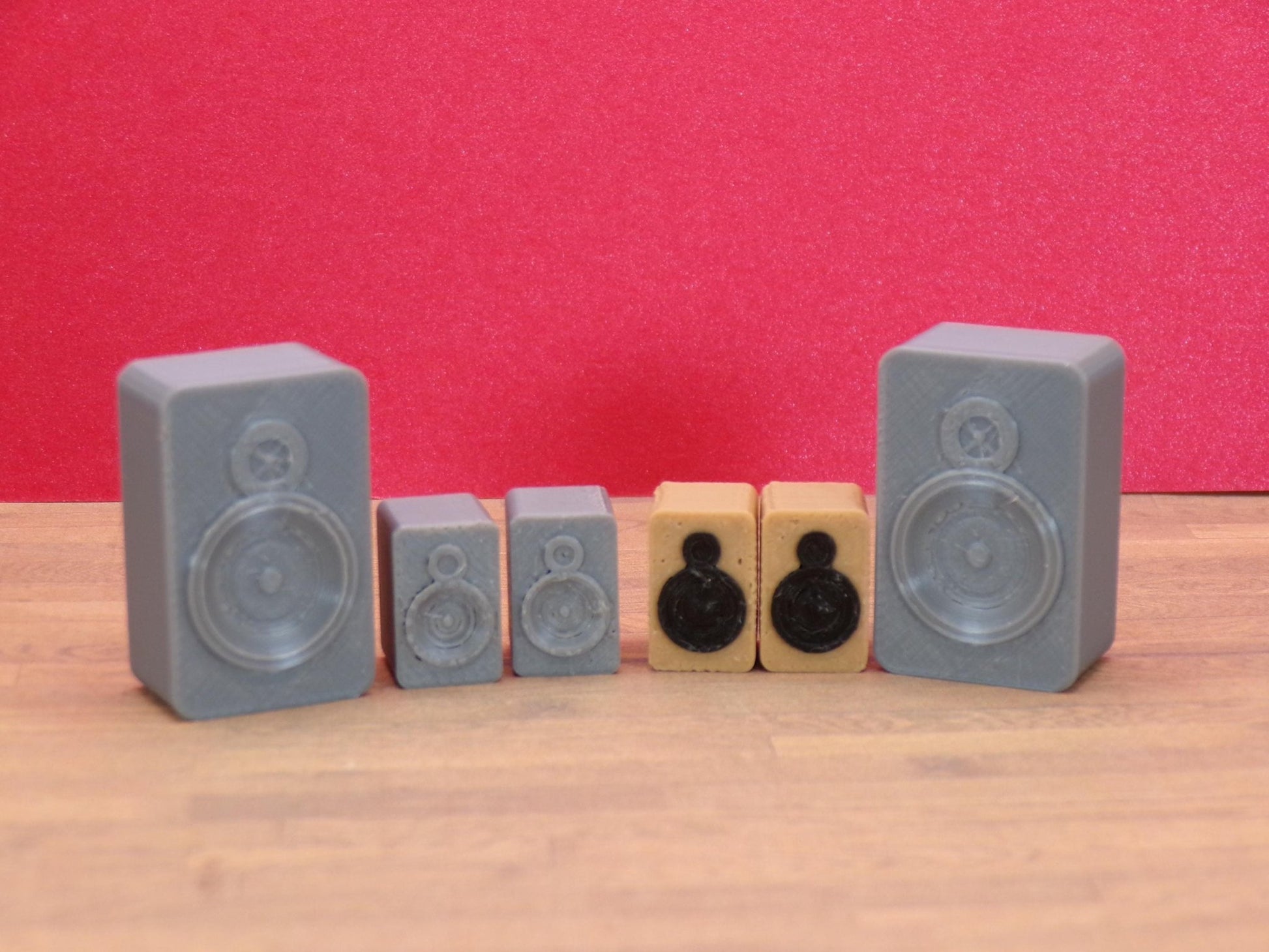 1:24 Scale Miniature Speaker Sets (Grey, Woodgrain) - 1/25 Scale and G Scale Compatible - MstrcrftMinis - 1280
