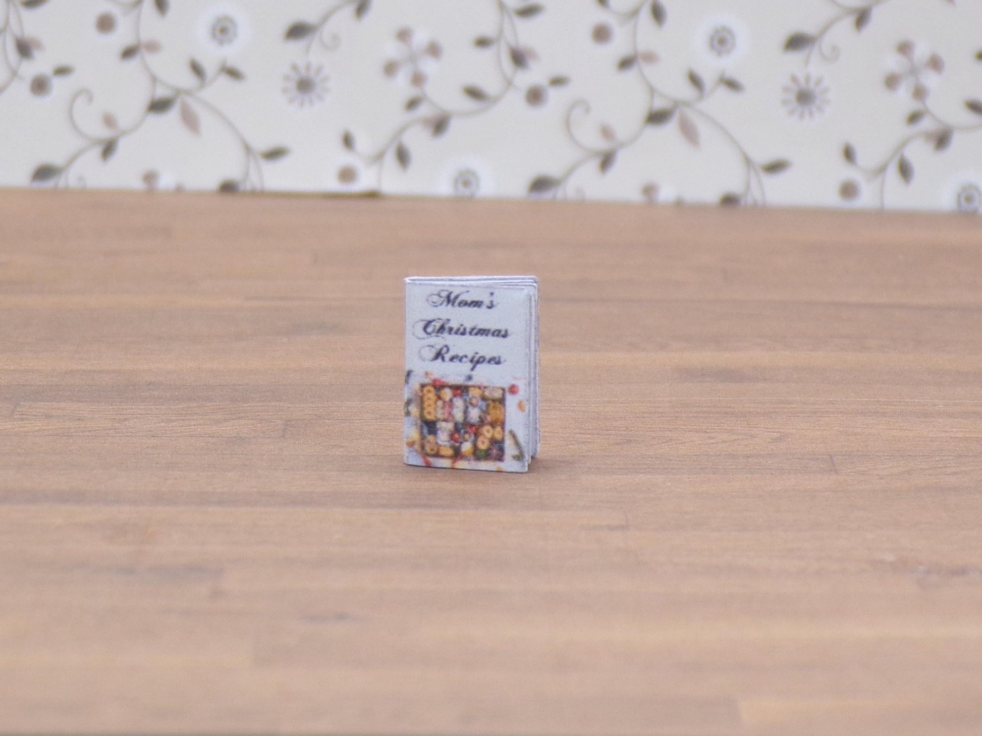 1:24 Scale "Mom's Christmas Recipes" - MstrcrftMinis - 1052