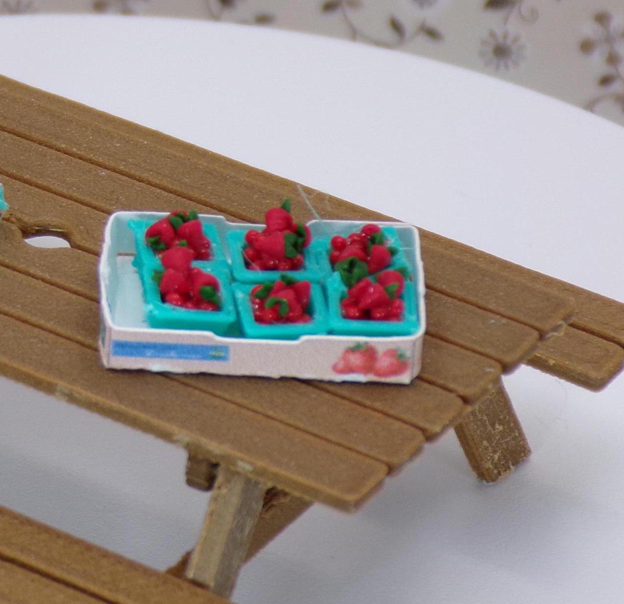 1:24 Scale Quart of Strawberries - MstrcrftMinis - 1103