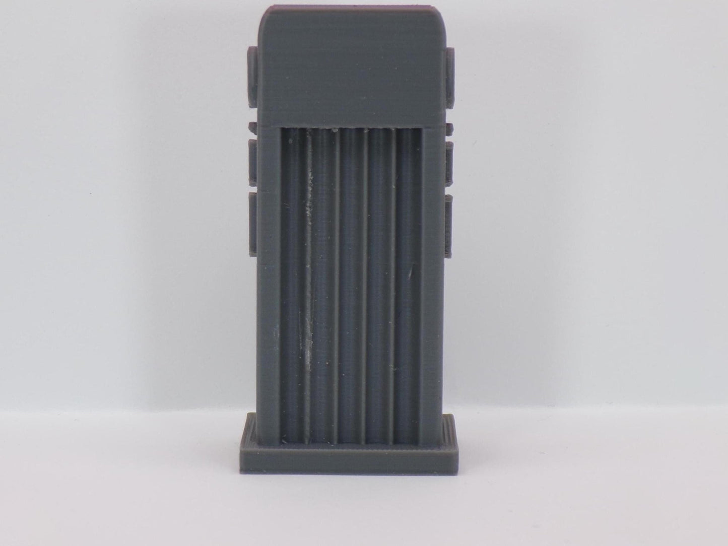 1:24 Scale Repair Shop Oil Can Display Stand – Garage Accessories, Miniature Workshop Decor - MstrcrftMinis - 1203