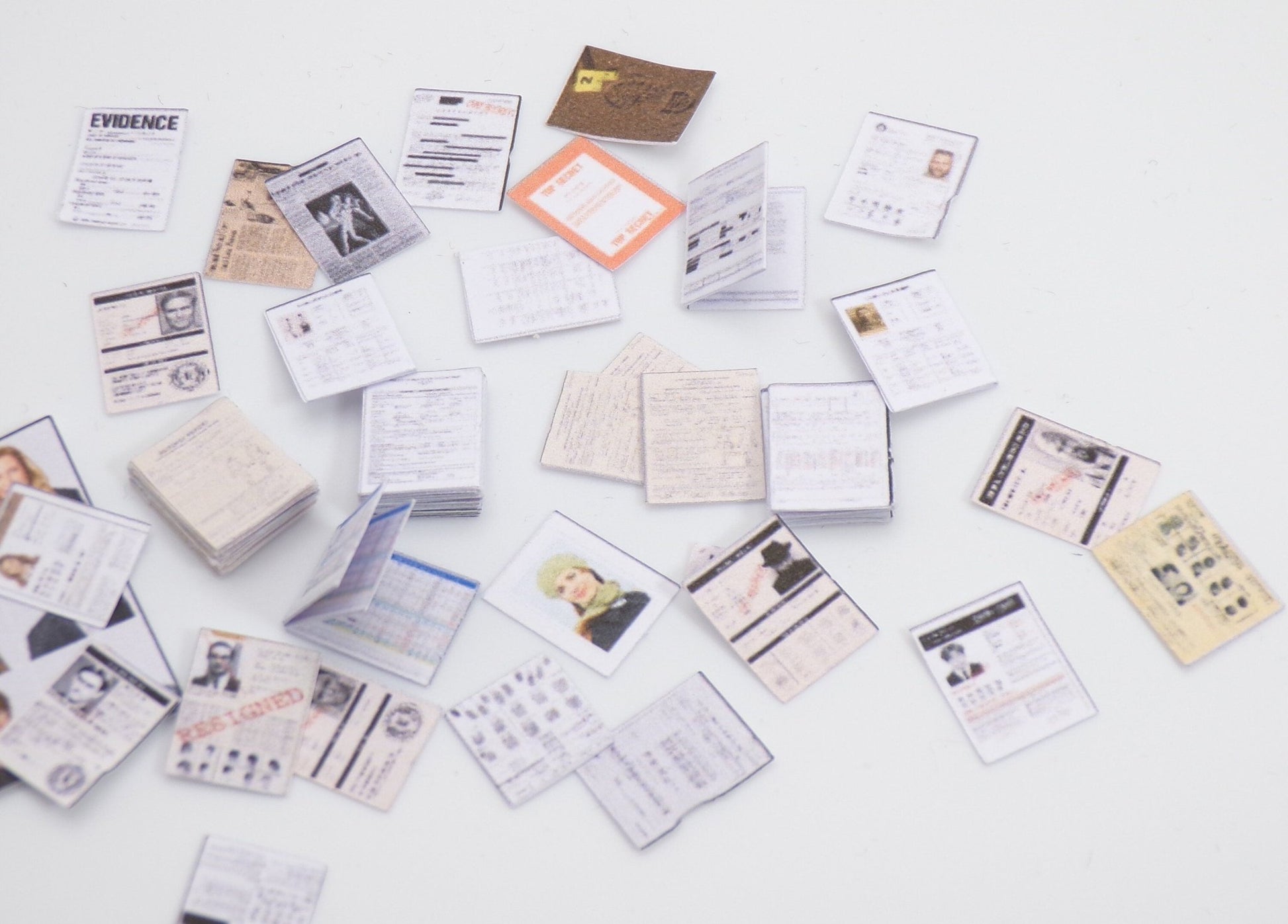 1:24 Scale Secret Agent Files and Paperwork - MstrcrftMinis - 1033