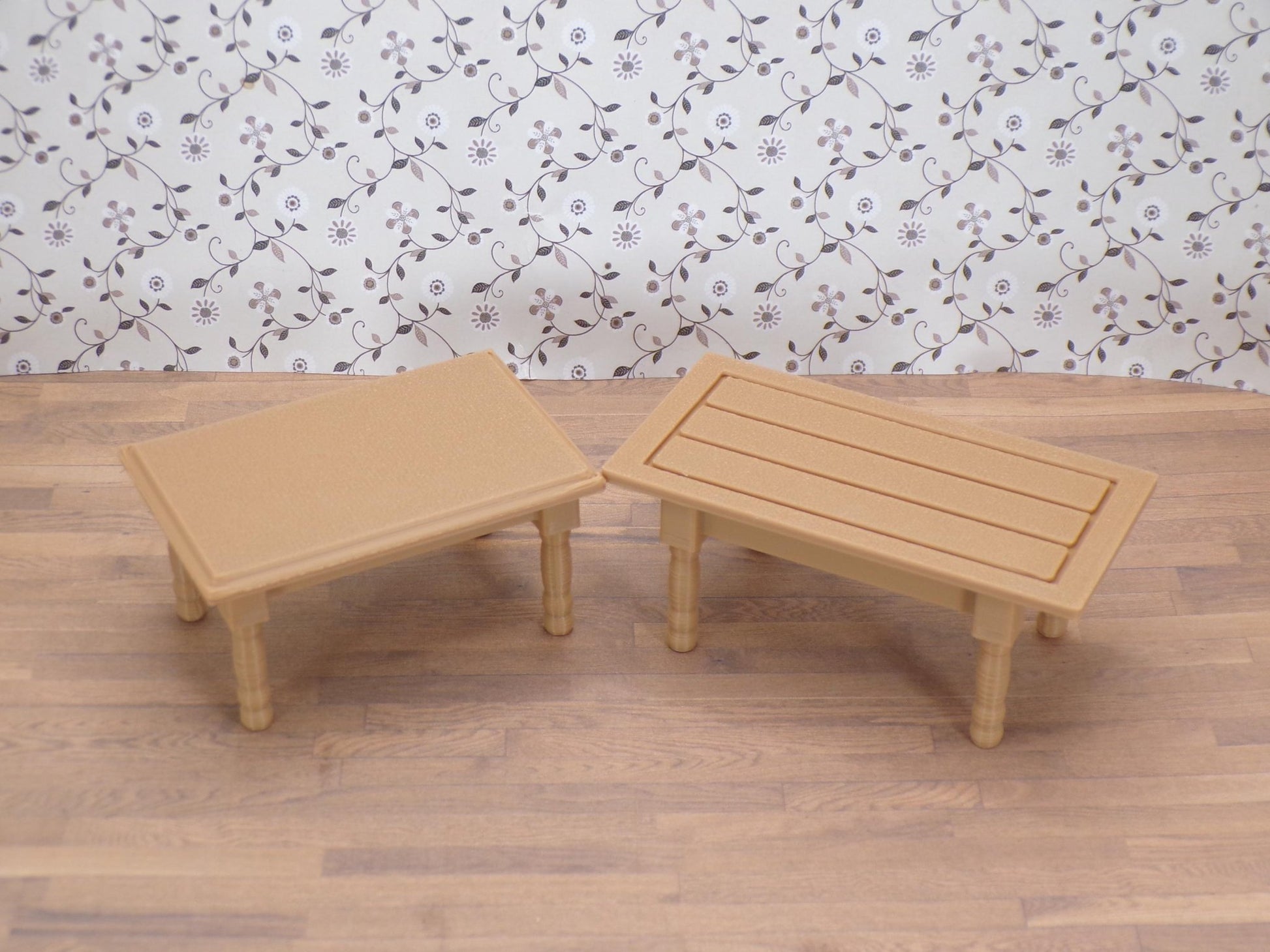 1:24 Scale Smooth Top Kitchen Table - 1/25, G Scale - MstrcrftMinis - 1292