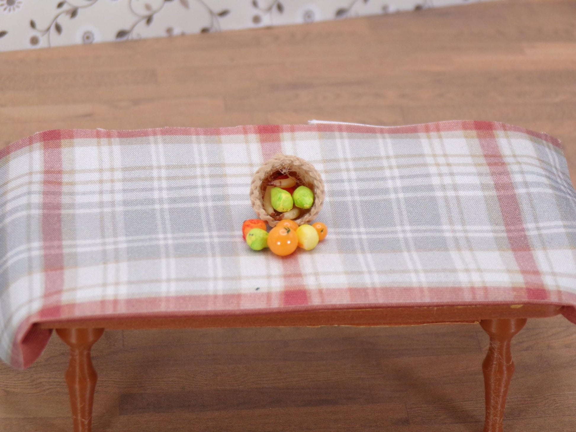1:24 Scale Thanksgiving Cornucopia w/Fruit - MstrcrftMinis - 1160