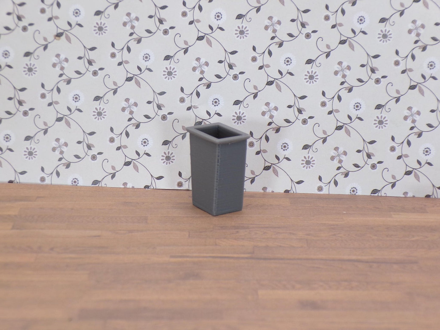 Grey Trash Can – 1:24 Scale Miniature | 2 Sizes Available - MstrcrftMinis - 1317-0014