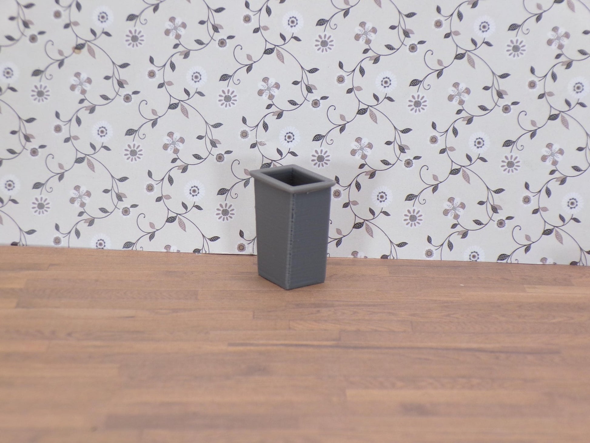 Grey Trash Can – 1:24 Scale Miniature | 2 Sizes Available - MstrcrftMinis - 1317-0014