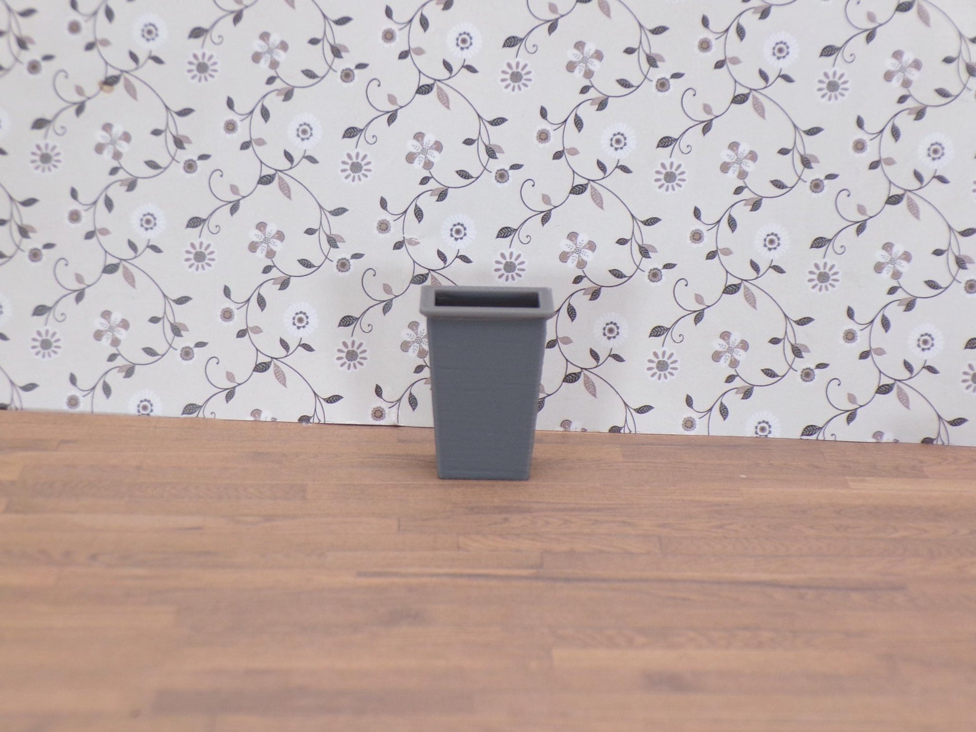 Grey Trash Can – 1:24 Scale Miniature | 2 Sizes Available - MstrcrftMinis - 1317-0014