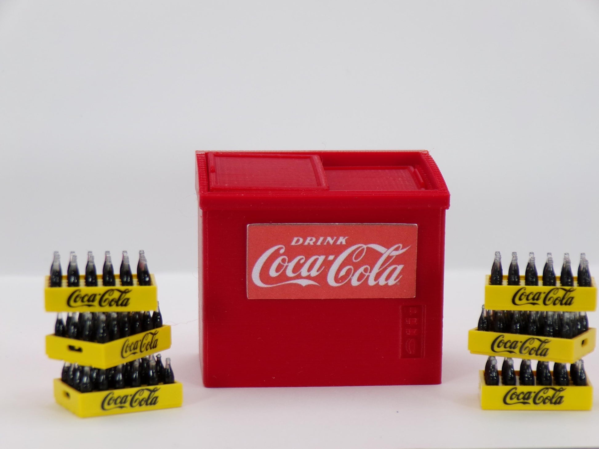 1:24 Scale Vintage Gas Station Cooler - Soda Pop, Ice Cream, Live Bait - Excellent Addition to Workshop, Garage, Industrial, or Gas Station