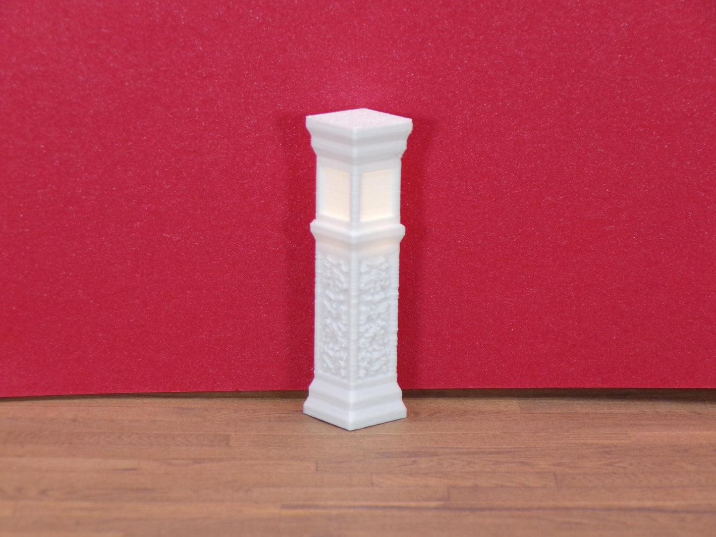1:24 Scale Garden Post / Driveway Marker – Optional Light Kit