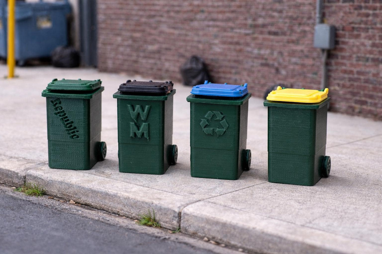 Residential Garbage Tote – 1:24 Scale Miniature - MstrcrftMinis - 1334