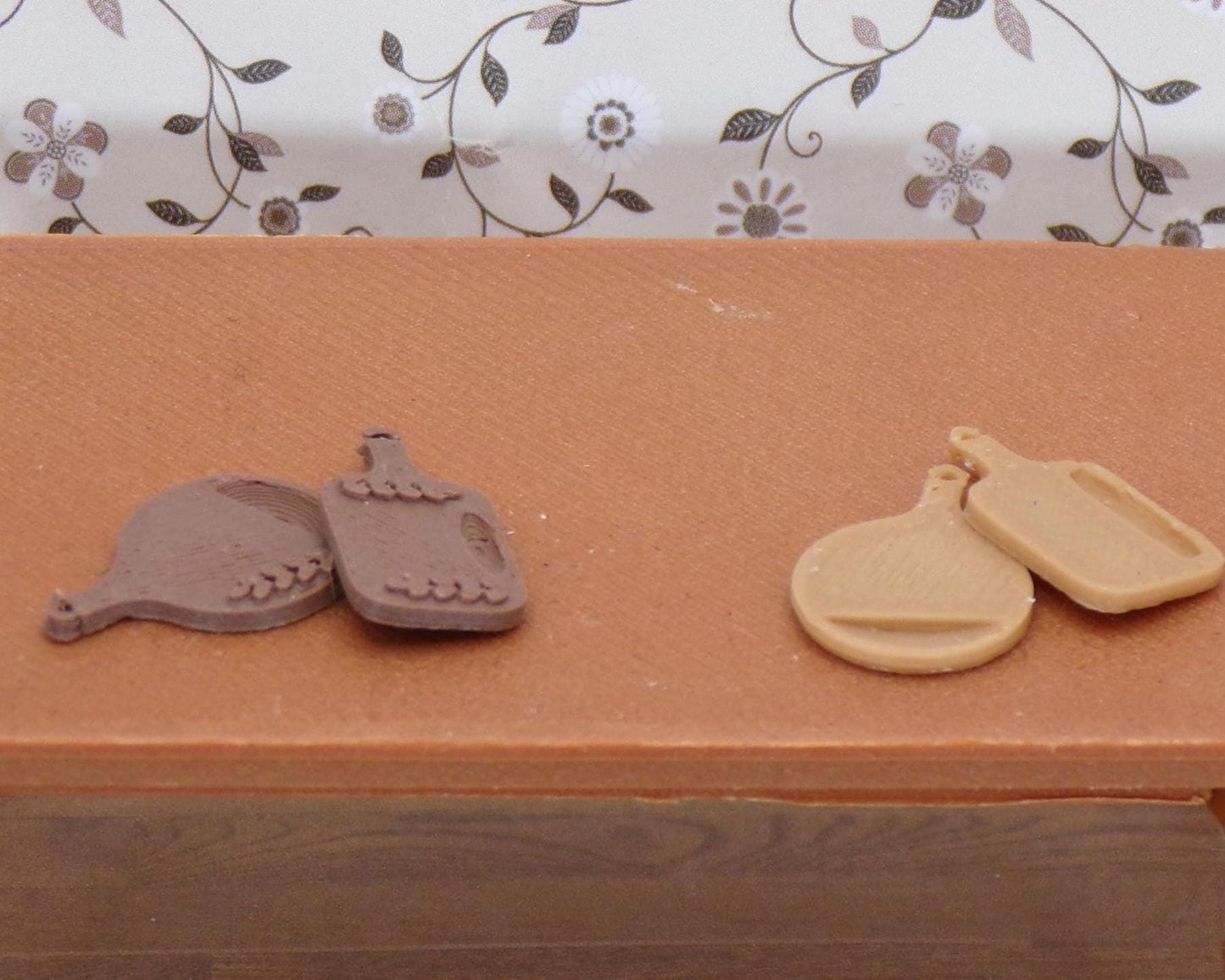 Set of 2 Charcuterie Boards – 1:24 Scale Miniatures - MstrcrftMinis - 1319